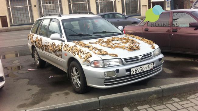 Челябинский кузнец украсил авто коваными вензелями