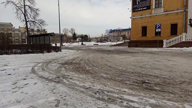 Стихийная парковка у Оперного театра в Челябинске окончательно ликвидирована