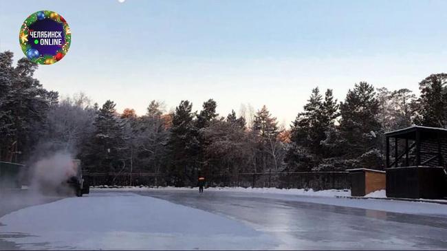 ❄ В парке Гагарина временно закрыли каток.