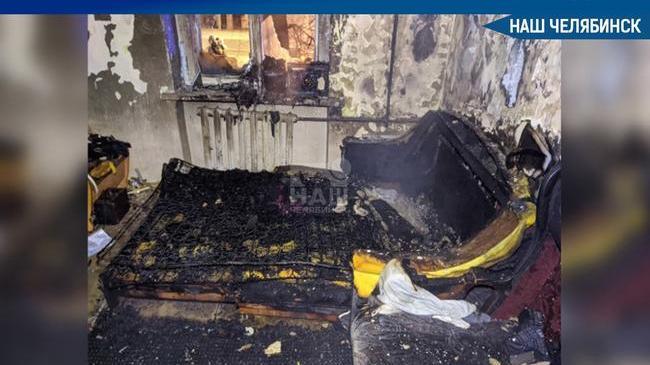 🔥 Минувшей ночью в Челябинске загорелась квартира в здании бывшего общежития.