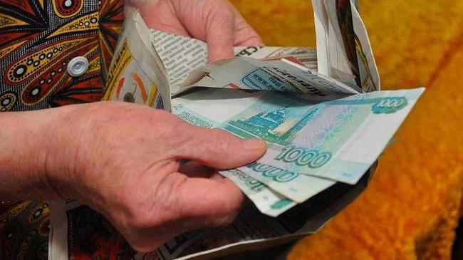 Челябинку отправили в колонию за похищение 237 тысяч рублей у пенсионеров