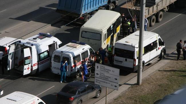 Четверо челябинцев попали в больницу после аварий с маршруткой и автобусом