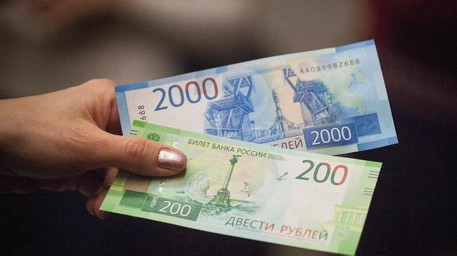 Меняйте обратно: в магазинах Челябинска отказываются принимать новые банкноты