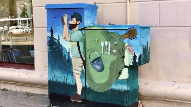Турист с рюкзаком: в Челябинске появился новый арт-объект‍