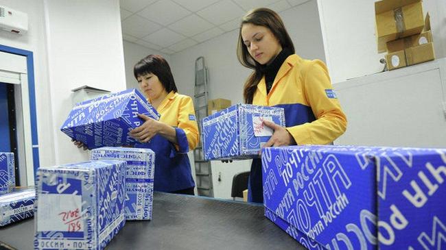 В «Почте России» могут начать принимать посылки открытыми из-за «пакета Яровой»
