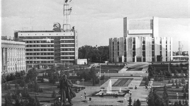 Пощадь Революции, 80-ые гг. Красиво, не правда ли?