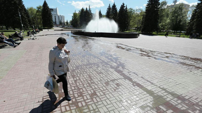 Поющий фонтан затопил сквер на площади Революции