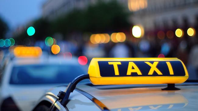 Таксистам в Челябинске предлагают зарплату до 156 тысяч рублей