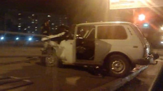 «Нива» смяла попутные автомобили и затормозила об ограждение на северо-западе Челябинска
