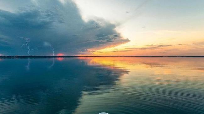 🌅 Закат и гроза на озере Сугояк. 