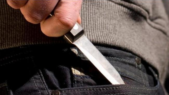 Суд арестовал 22-летнего челябинца, который бегал с ножом за родными и напал на начальника полиции