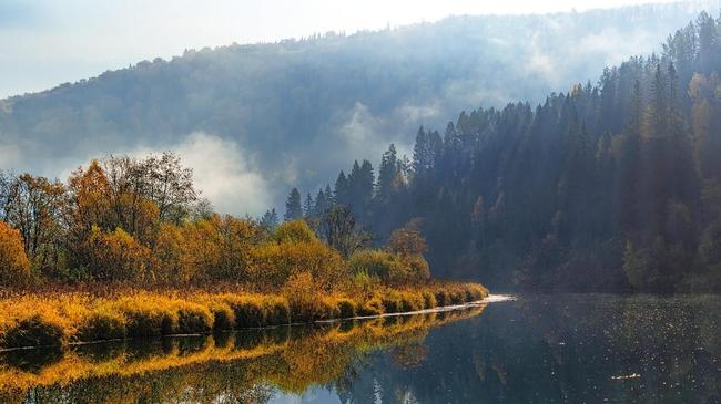 🍂 Осенние Уральские горы. Опишите одним стикером, какие эмоции у вас вызывает южноуральская природа!