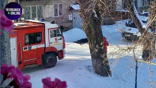 ⚡ В Челябинске парень погиб, выпав с девушкой с 5 этажа