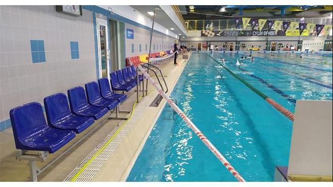 В бассейне ЮУрГУ обрушился подвесной потолок