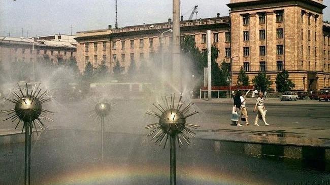 📸 Фонтан у ЧПИ (сейчас ЮУрГУ). Фотография 1988 года.