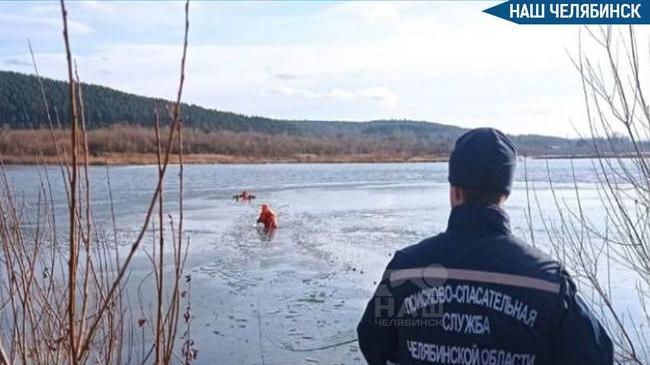 😨 Рыбаков унесло на отколовшейся от берега льдине