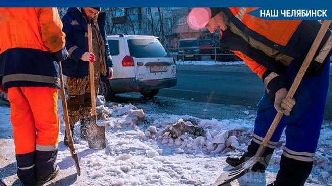 😠 Жители жалуются на нечищеные дворовые проезды в Челябинске 