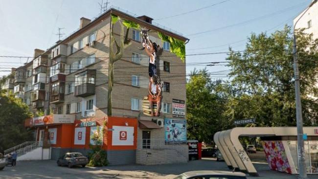 На стене дома в центре Челябинска нарисовали граффити с девочками и котёнком