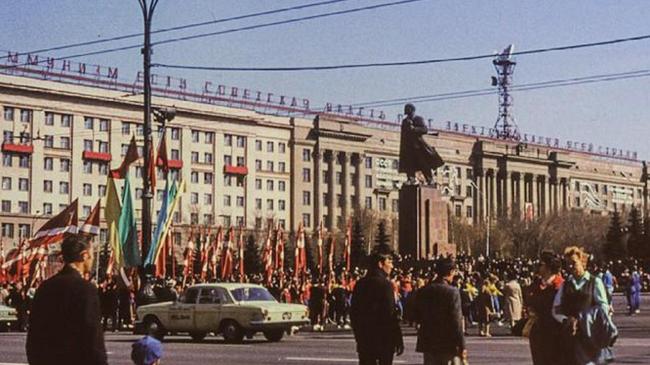 Демонстрация на Площади Революции, 70е годы.