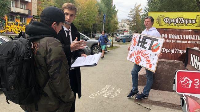 🍺 Челябинские активисты устроили одиночный пикет против «наливаек» 