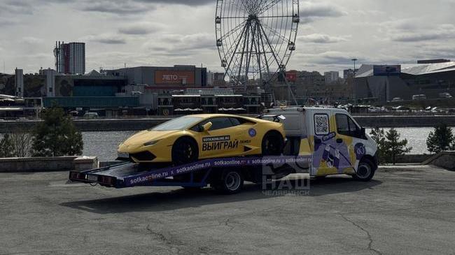 Яркую Lamborghini Huracán снова заметили на улицах Челябинска
