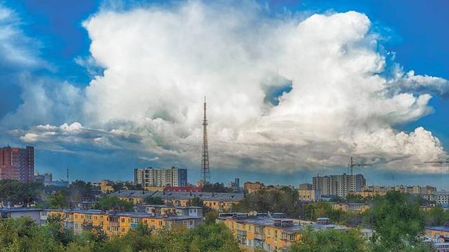 Смотрите какое живописное облако зависло над Челябинском!