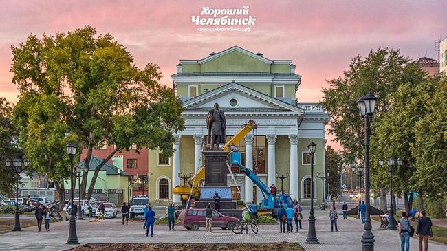 В Челябинске приступили к монтажу бронзового памятника Столыпину