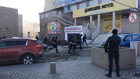 В Челябинске горит здание отеля «Аврора»