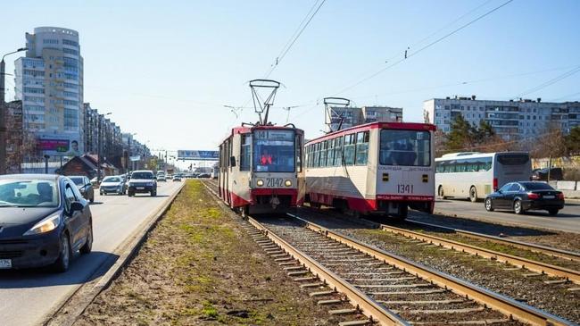 На северо-западе Челябинска обстреляли трамвай