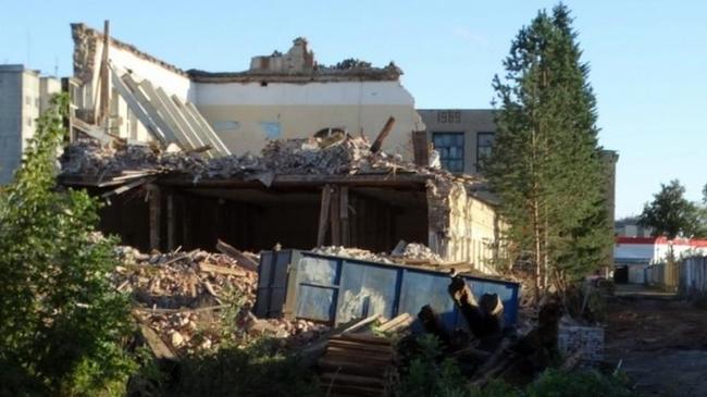 В Челябинске горят казармы танкового училища