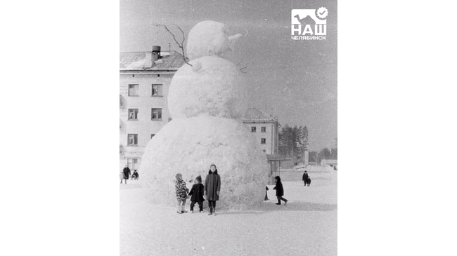 ❄Вот зимы-то раньше были! Снеговиков лепили всем двором!⛄ Челябинск. 72-й год. 