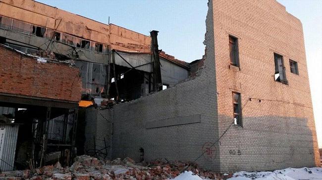 Людей ищут под обрушившимися плитами здания в Копейске