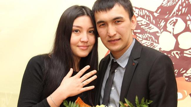 В челябинском вузе на концерте в честь 8 марта студент предложил девушке выйти за него замуж