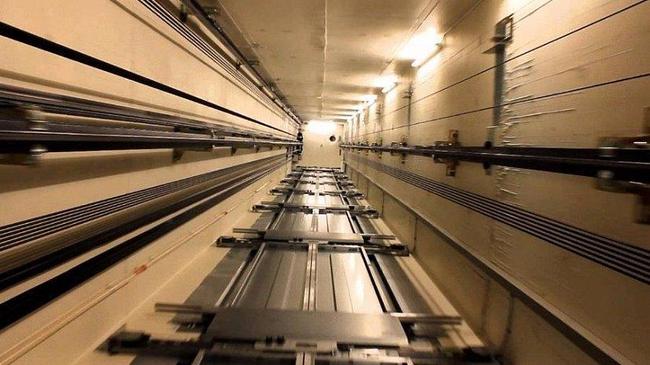 МЧС проверило информацию об упавшем лифте в челябинской многоэтажке
