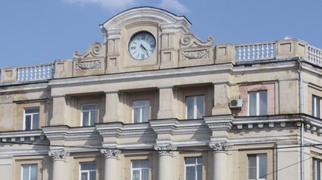 🏫 Новые часы на площади Революции. Раньше были с верблюдом, как на втором фото.