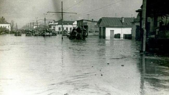 И такое у нас было! Наводнение 1946 года в Челябинске. Снято от моста на Кирова в сторону Теплотеха. 