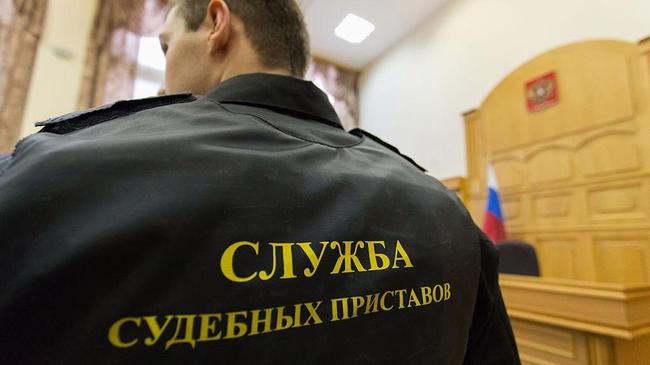 В Челябинской области мужчина прятался от участкового и судебных приставов в диване