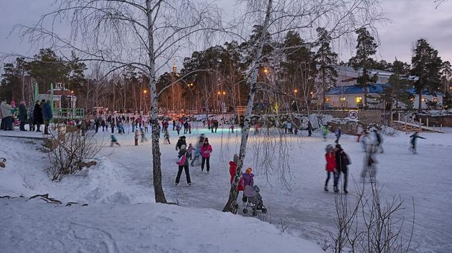 ❄ Веселье на катке в парке им. Гагарина. А какие развлечения вы любите зимой?