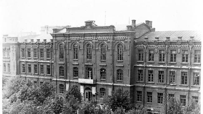 Сельскохозяйственный институт - бывшее "Реальное училище". Как думаете, в каком году было сделано это фото?