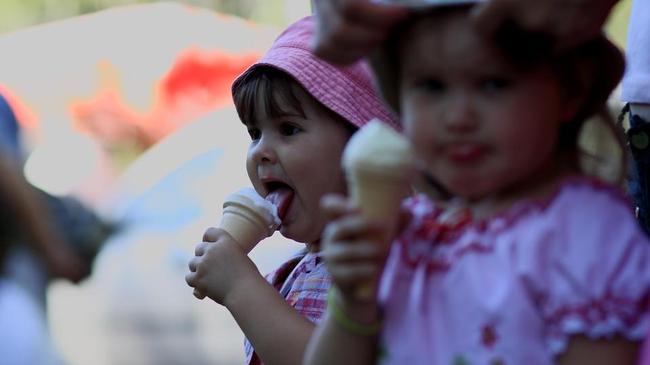 Раздача ромашек, исторические танцы и бесплатное мороженое ждут южноуральцев на выходных