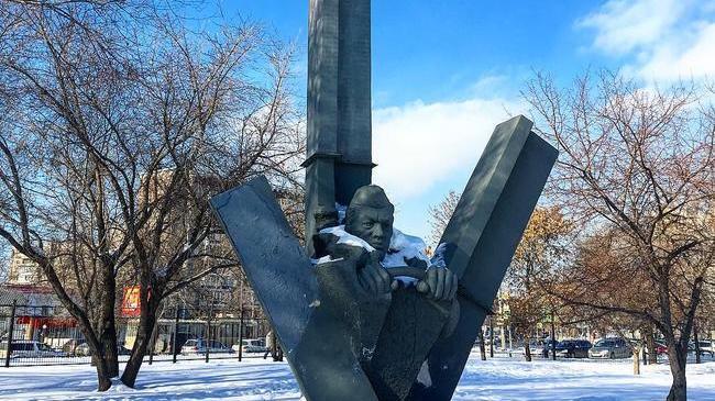 Памятник воинам- автомобилистам. 