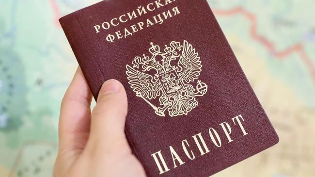 Новые паспорта граждан РФ будут напоминать банковскую карту