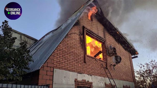 🔥В Челябинске автомобилисты помешали огнеборцам тушить пожар
