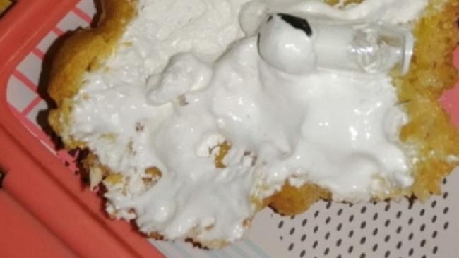 Опасный десерт. Южноуральцы купили пирожные со стеклянной ампулой внутри