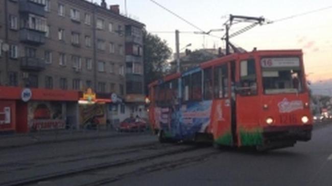 В районе Теплотеха в Челябинске сошел с рельсов трамвай
