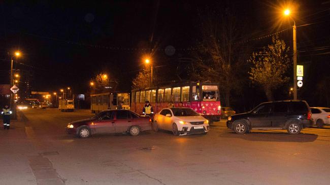 В Тракторозаводском районе Челябинска из-за ДТП встали трамваи